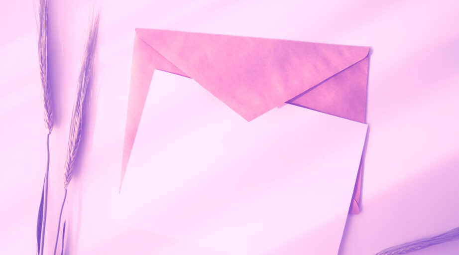 Simple and luxurious example of a minimalist wedding invitation